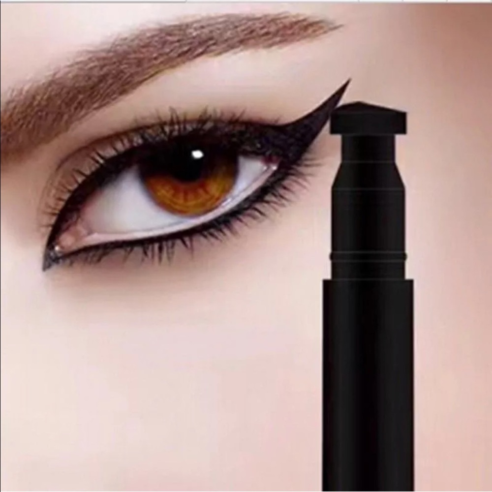 Winged eyeliner stamp waterproof